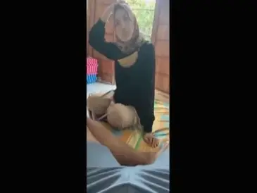 Cewek Bohay Pengen Kontol Disepong Rakus Banget poster