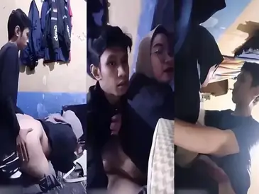 Hijabers Kacamata Montok Ngewe Ganas Becek Lumer WOT poster