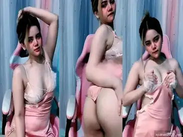 Vanya Remas Toket Gede Pantat Bulat Dientot Becek poster