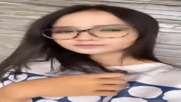 Kelakuan Binal Gadis Manis Sendirian Di Rumah